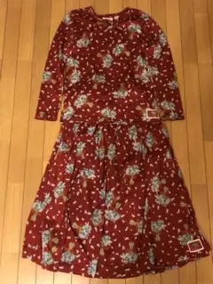 ピンクハウス 忘れな草ブーケ総柄トップスとロングスカートのセットアップ