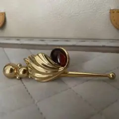 カラーストーン　ブローチ　ゴールド