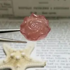 苺水晶【ストロベリークォーツ】牡丹彫り 粒