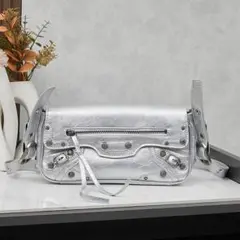 シルバー クラッチバッグ スタッズ付き