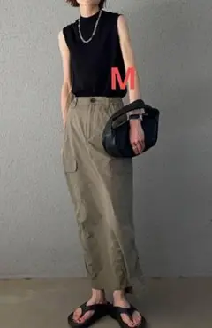 美品　GU ミニハイネックセーターノースリーブМ