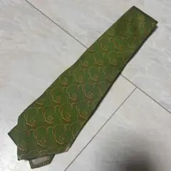サルバトーレフェラガモ　緑 ネクタイ