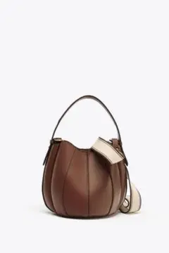 ZARA　ステッチ入りバケットバッグ