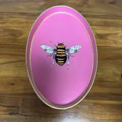 蜂デザインのピンクアクセサリーケース
