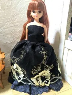 リカちゃん 着せ替えドレス 黒と金刺繍