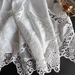 在庫僅か❣️コットンブロード片側スカラップ刺繍生地 オフ白 幅135×200cm