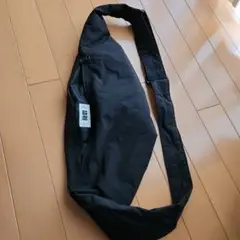 【ユニクロ】ブラックボディバッグ