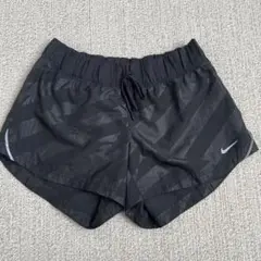 Nike Dri-FIT ブラックショーツ M