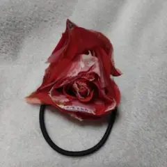 赤い花 ヘアゴム