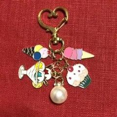 【新品】アイスクリーム＆カップケーキチャーム キーホルダー　コンパクト　ゴールド
