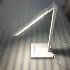 ニトリ　デスクライト　(YP700DL) お買い得品！