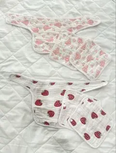 抱っこ紐カバー　よだれカバー　いちご　くま