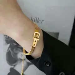 【希少品】18 K金ベルトの腕輪はおしゃれで美しいブレスレットです。r0597