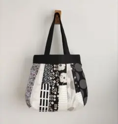 北欧風　モノトーンパッチ　タック＆ダーツ　肩掛けトートBAG　帆布黒