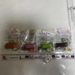 ガチャのミニチュアハーモニカの4種セットです。