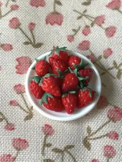 ヘタ付きいちご（小）　お皿付き