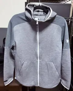 ⭐️美品 UNDER ARMOUR グレー フルジップパーカー SM/P/CH