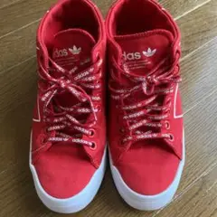 adidasスニーカー