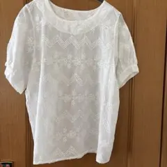 最終値下げ^_^刺繍入りホワイト半袖トップスM size