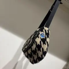 新品、未使用　artipoppe アーティポッペ ウエストバッグ　箱付き 新品、未使用 artipoppe アーティポッペ ウエストバッグ 箱付き