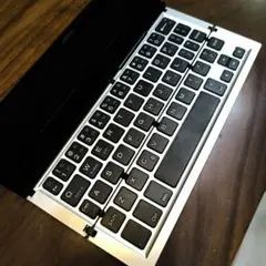 三つ折り 軽量 Bluetooth 折りたたみキーボード