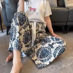【新品】ゆったり　楽ちん　おうちパンツ　ダマスク柄　フリーサイズ　b