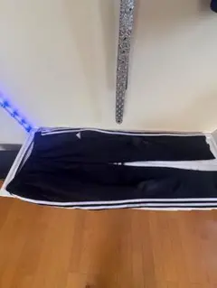 adidas トレーニングパンツ 黒 3本ライン