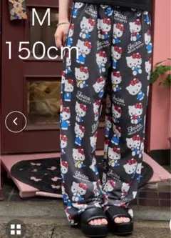【新品・タグ付き】ハローキティ　総柄カットパンツ　　ブラック　150
