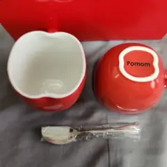 Pomomの陶器のカップとスプーン