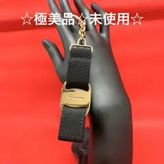 ☆極美品☆未使用☆ サルヴァトーレ・フェラガモ ブラックリボンキーホルダー
