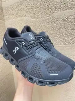 【On Cloud 5】メンズ ランニングシューズ 黒 43 サイズ 軽量