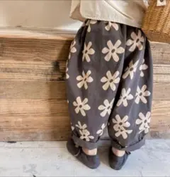 花柄ダークグレーパンツ　90cm