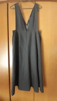 BLACK、ジャンパースカート