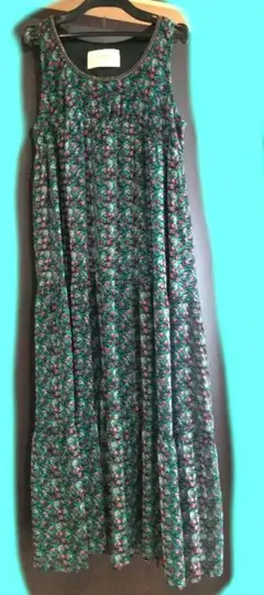 小花柄☓グリーン　すとんとしたロングシフォンワンピース