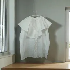 ホワイトフリルノースリーブシャツ