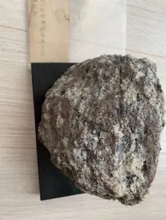 ザクロ石黒雲母角内石　片麻岩