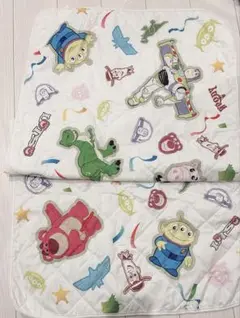 トイストーリー　ブランケット　ひざ掛け　バズ　レックス　ロッツォ　ハム　ウッディ