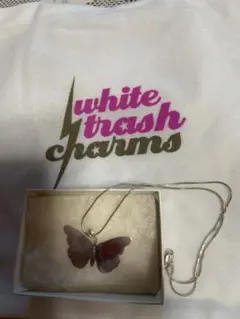 white trash charms 蝶のネックレス