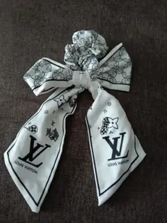 ノベルティLOUIS VUITTON リボン付きヘアゴム ホワイト