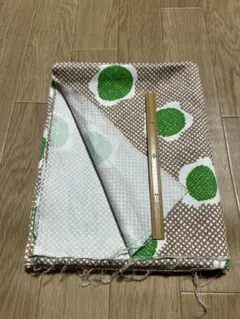 94昭和レトロ　ブラウンとグリーンのドット柄綿生地　88×110 未使用品