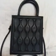 ブラック立体パターンショルダーバッグ