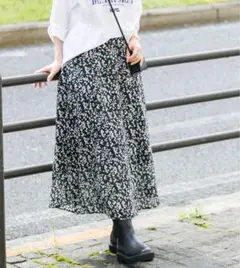 美品　URBAN RESEARCH フラワープリントミディスカート