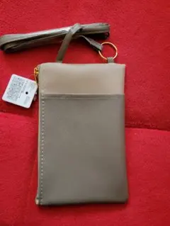 ブラウン　合成皮革　縦型バック　コンパクトバッグ　サコッシュ　ミニショルダーバッ