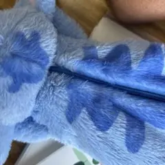 ファスナー付き青色ぬいぐるみ