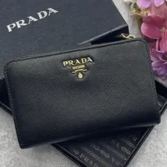 美品 プラダ 折り財布 コンパクト L字ファスナー ロゴ金具 レザー ブラック
