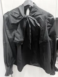 W♡C リボン付きブラックシャツ