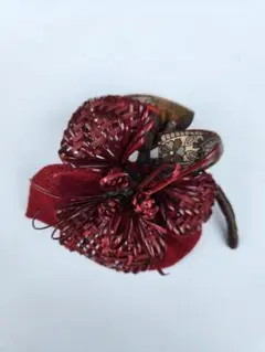 【一点もの】　ハンドメイドコサージュ 赤 花飾り 髪飾り兼用　美品