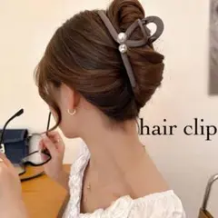 バンスクリップ﻿﻿ヘアクリップくすみベージュパール風 ビジューキレイめ髪留め
