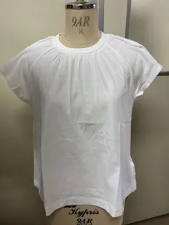 新品未使用タグ付き‼️マリアプラス　タック入りホワイトノースリーブTシャツ