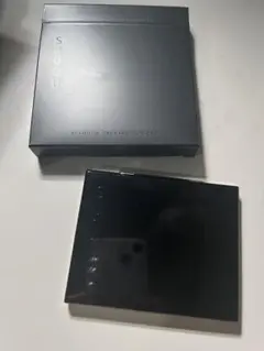 スック SUQQU リタッチ プレストパウダー ポーセリン 01